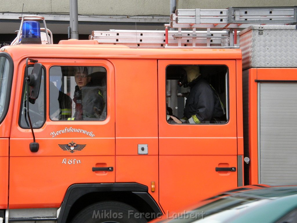 Zum 3 mal gleiche Einsatzstelle Koeln Vingst Homarstr   P07.JPG